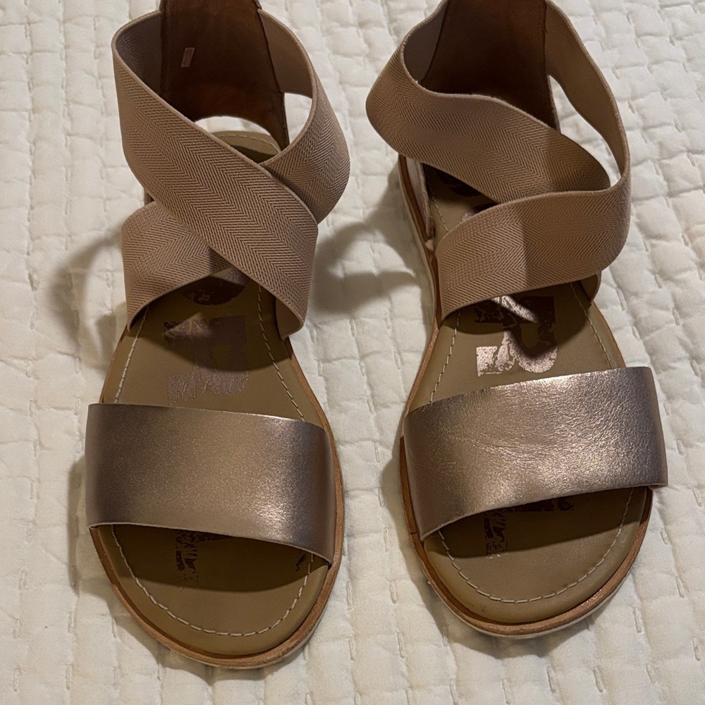 Sorel Women's Sandals in Metallic and Tan